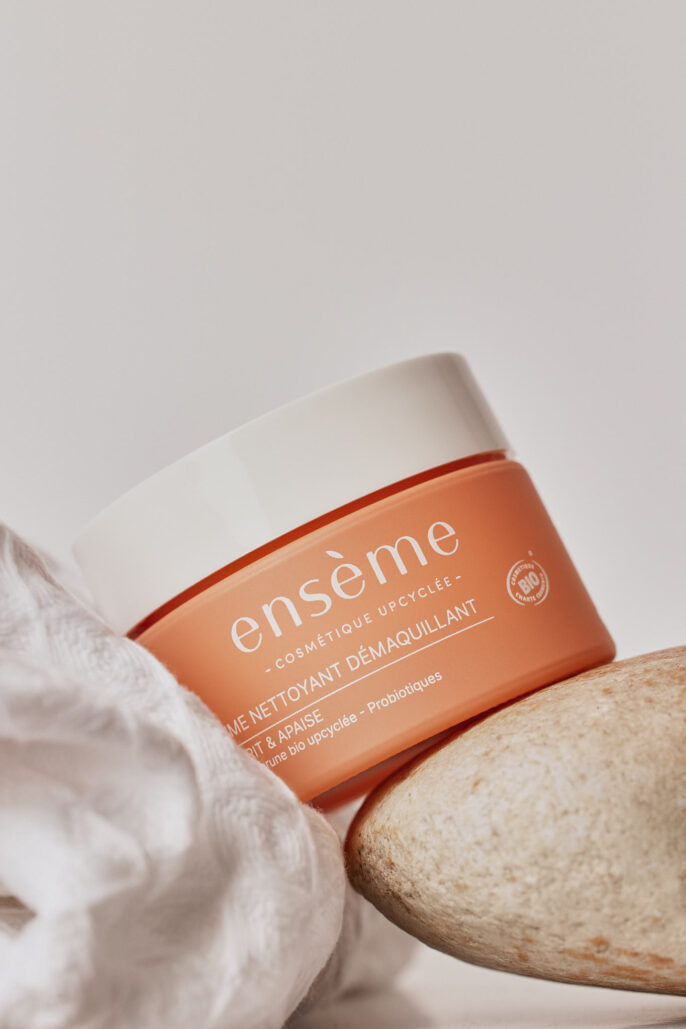 Photographie produit : focus sur un baume nettoyant